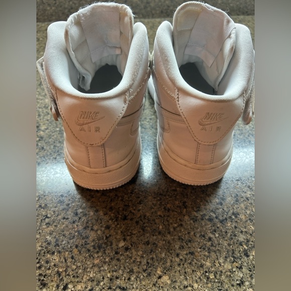 NIKE Air Force 1 MID BOYS SIZE 5 - Picture 2 of 5